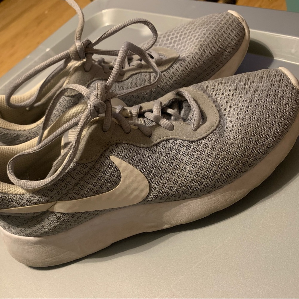 Nike gray tennis shoes size 8